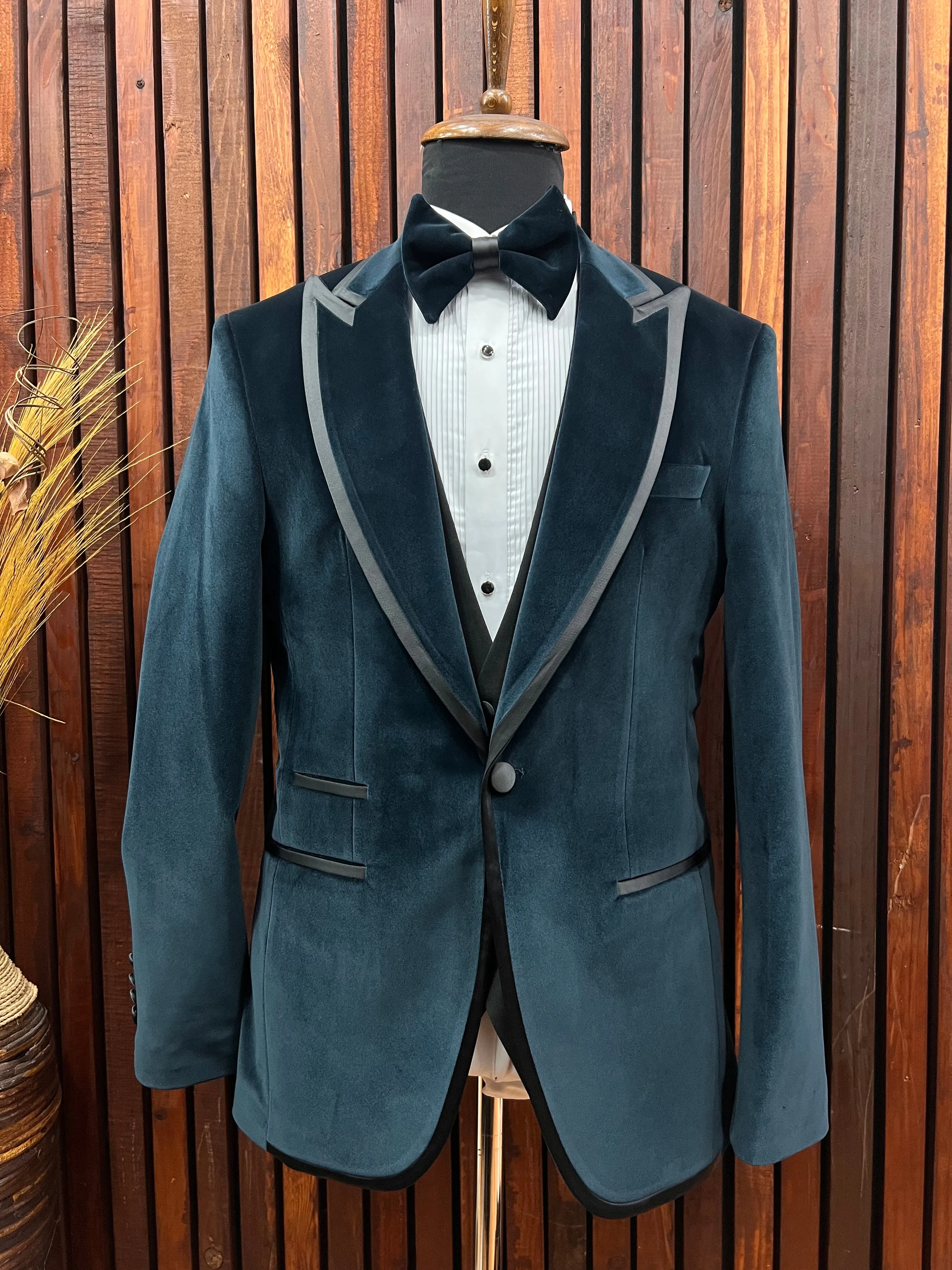 Mens Slim Fit Emerald Green Velvet Wedding Tuxedo Peak Lapel