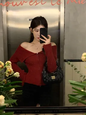 Sensual Off-Shoulder Sweater: Your Stylish Winter Knit with Exposed Collar and Atmosphere