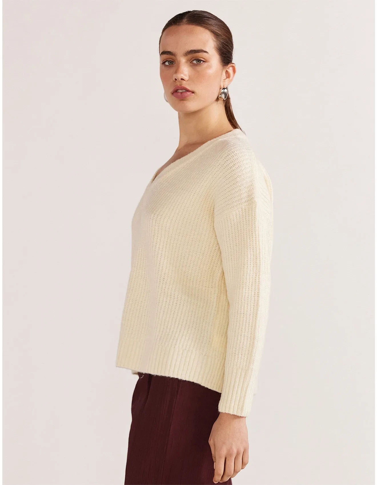 Staple the Label - Daria V-Neck Knit Cream