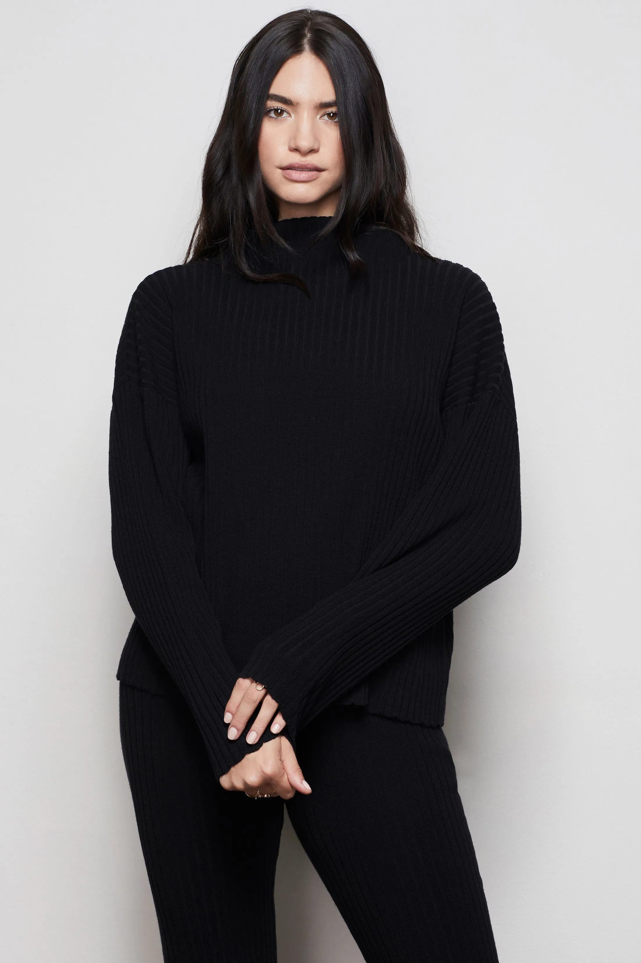 THE GO-TO BOXY SWEATER | BLACK001