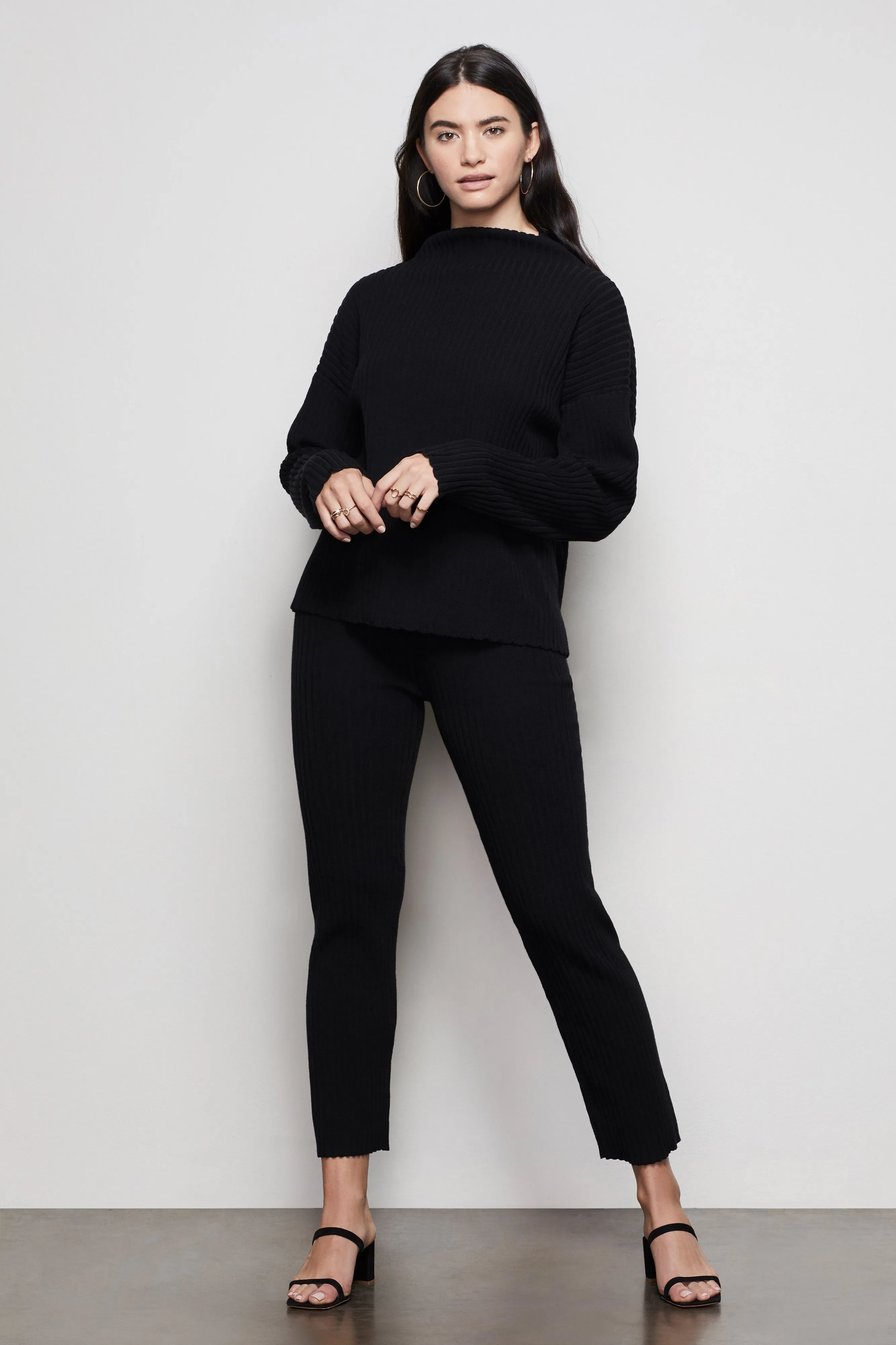 THE GO-TO BOXY SWEATER | BLACK001