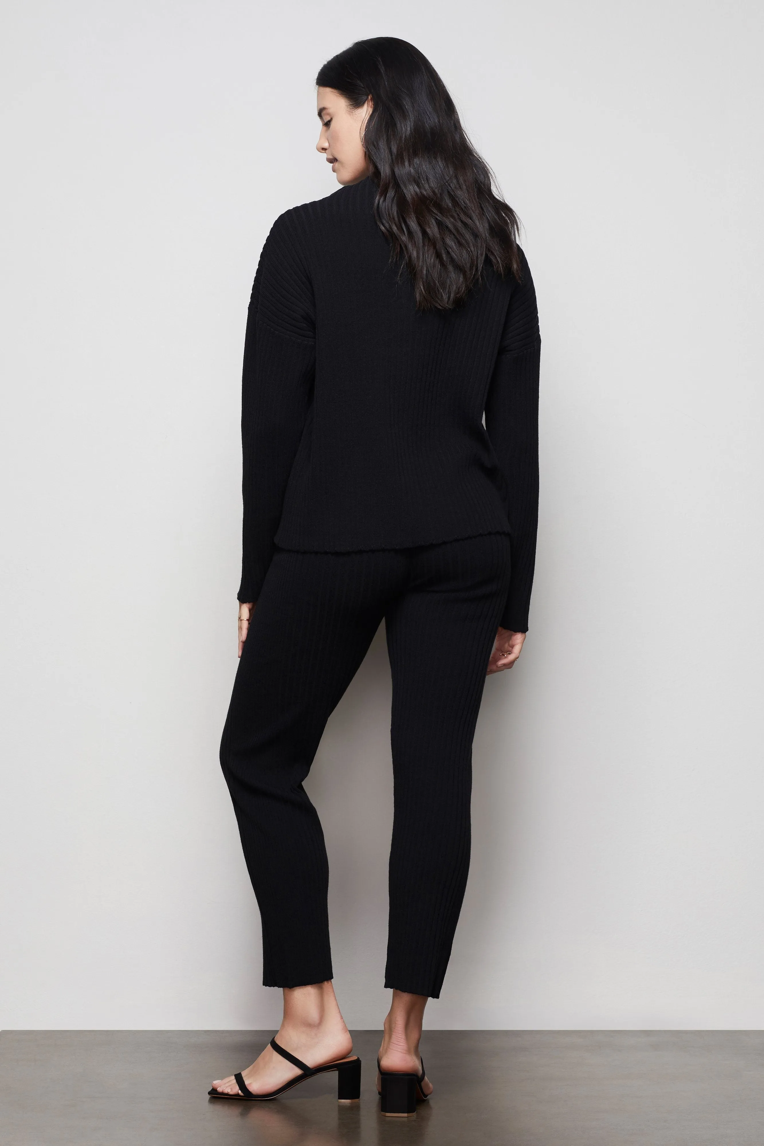 THE GO-TO BOXY SWEATER | BLACK001