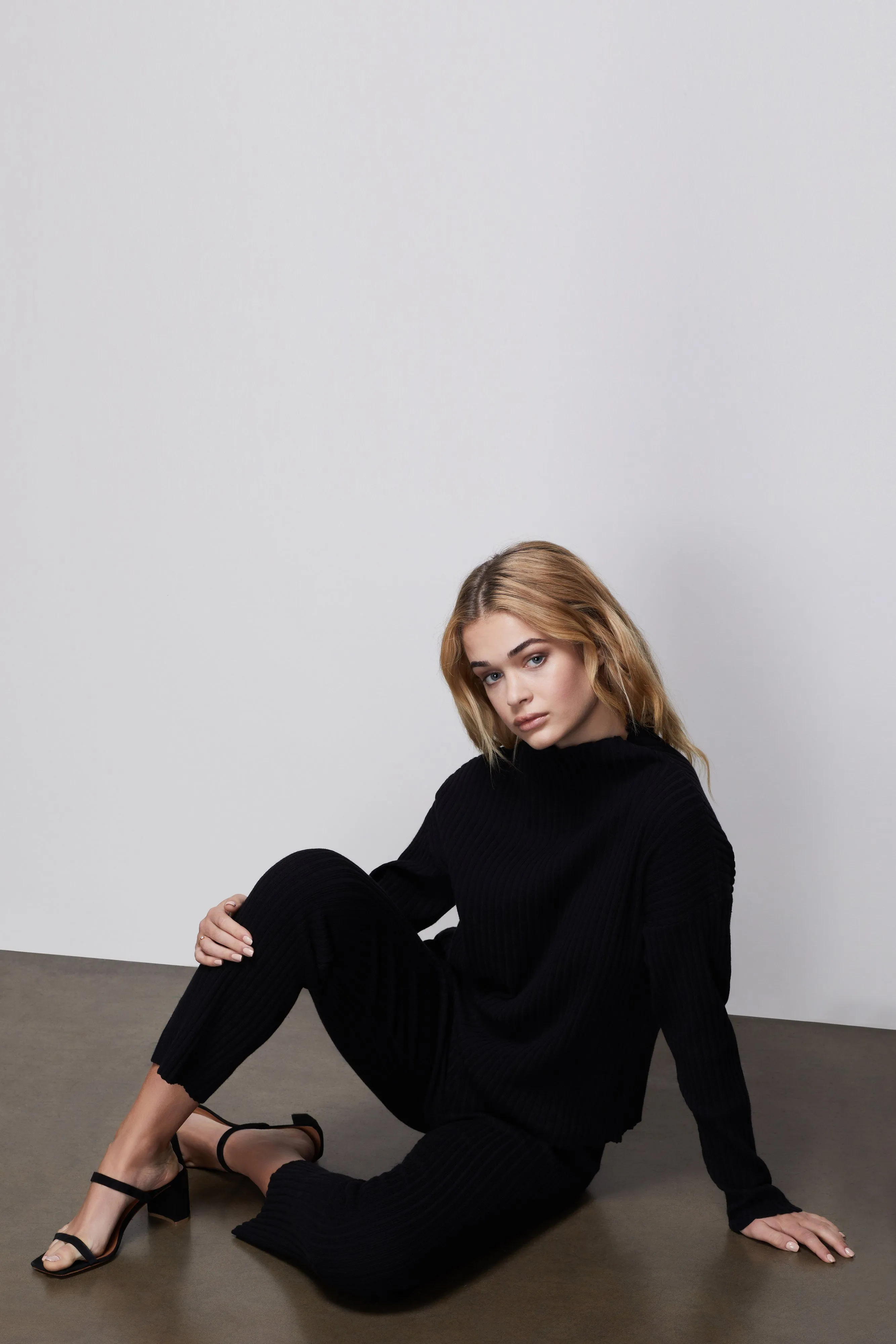 THE GO-TO BOXY SWEATER | BLACK001